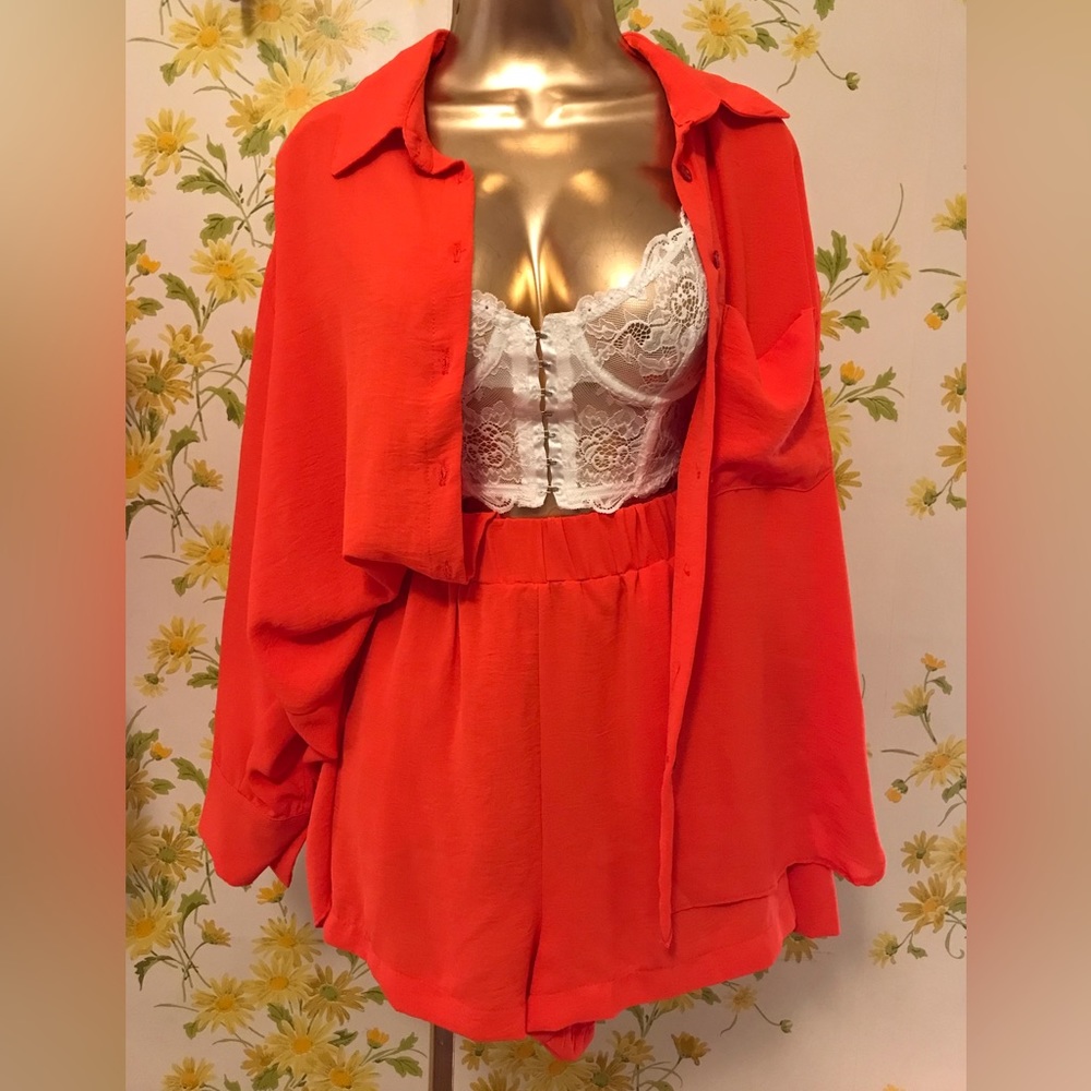 NWOT Two piece blouse and short set size M